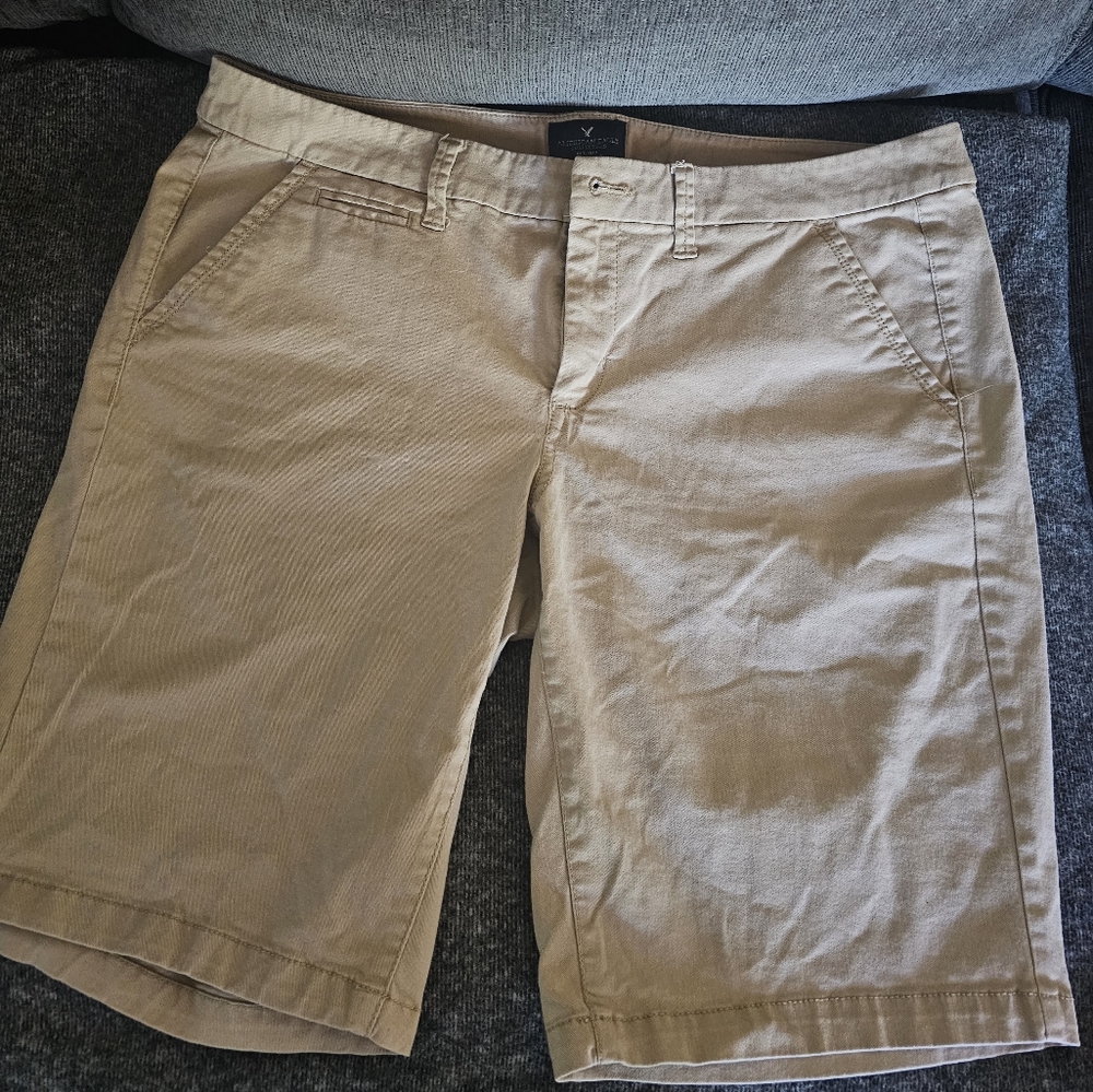 American eagle khaki bermuda shorts size 12